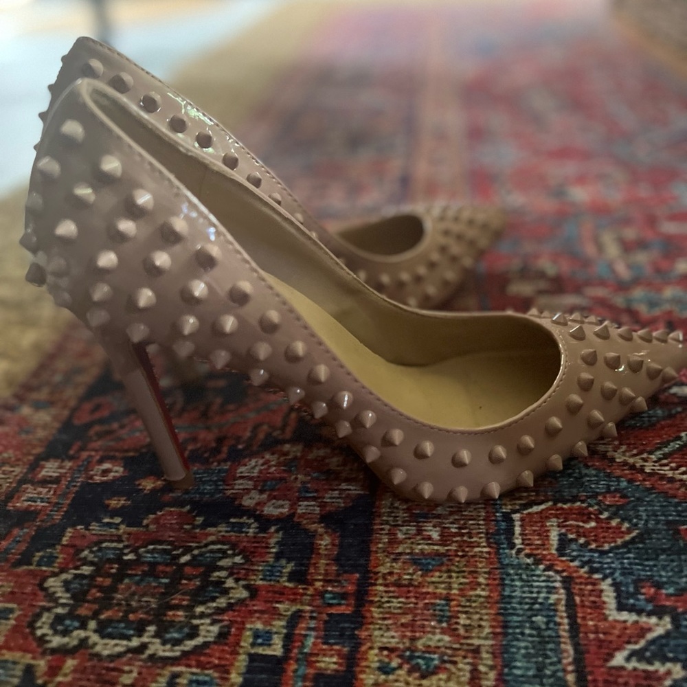 Red bottom Pigalle Spikes
